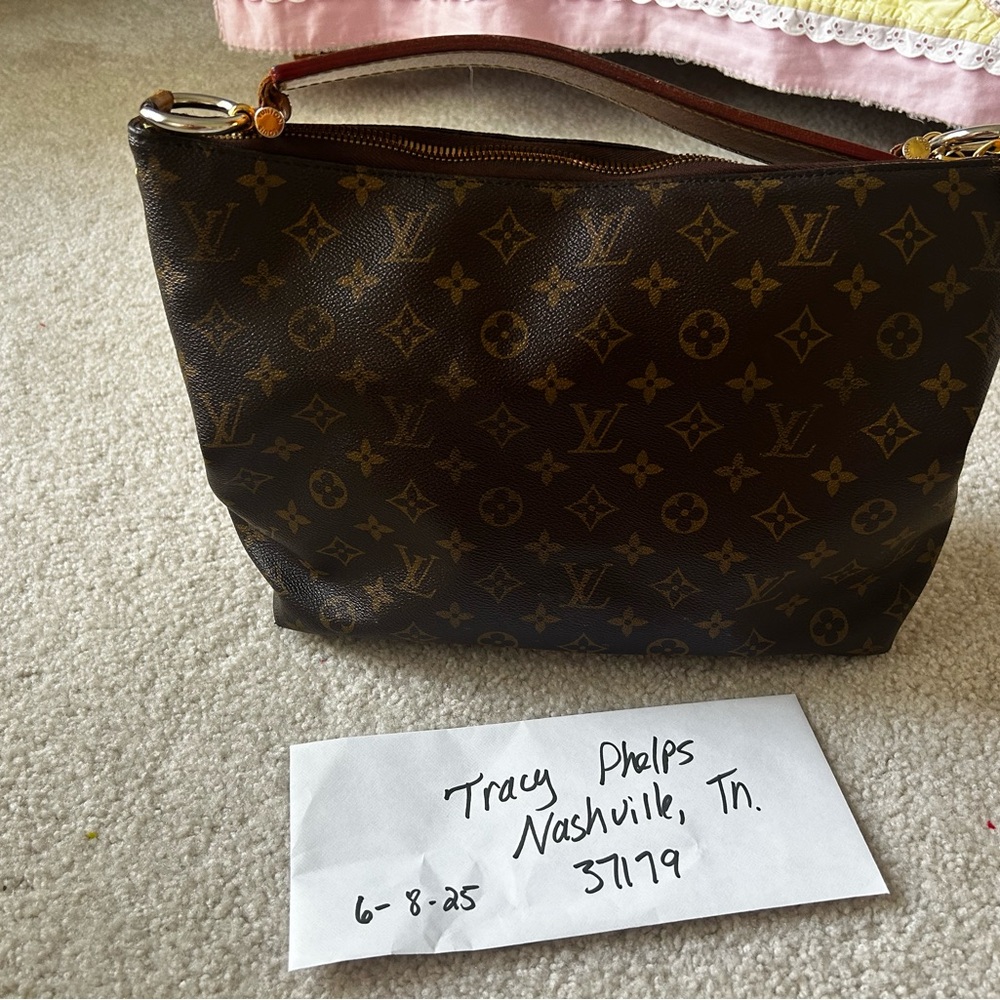 Louis Vuitton Mono Sully MM
Certificate of authenticity. Photos for condition - Picture 3 of 16